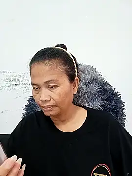 Snapshot of Fon_Bigboobs chatting on 11/21/25, 09:30 Fon Bigboobs online show from 11/21/25, 09:30