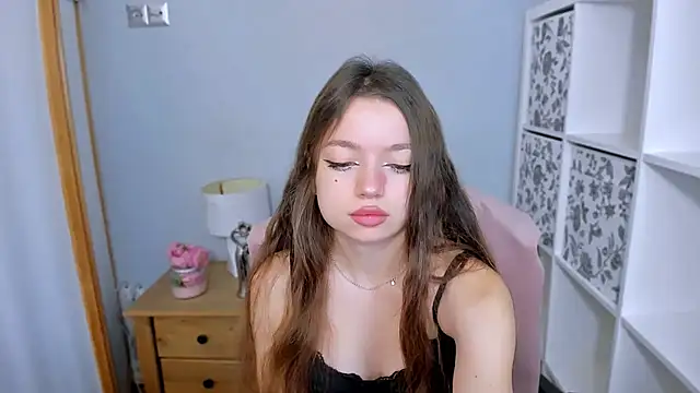 Snapshot of GraceLips chatting on 10/31/25, 06:47 GraceLips online show from 10/31/25, 06:47