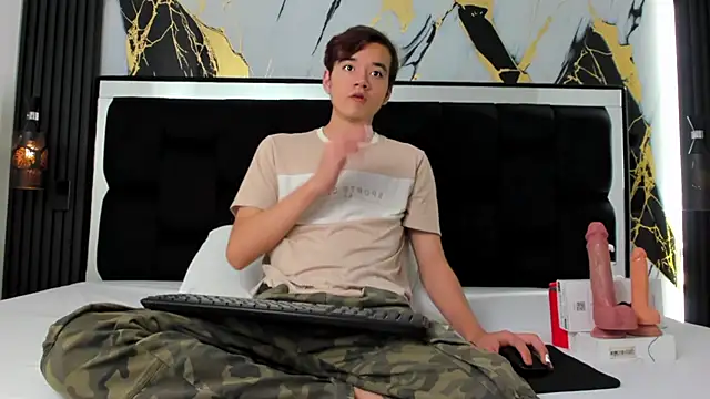 Snapshot of bunny_maxi chatting on 12/19/25, 12:45 bunny maxi online show from 12/19/25, 12:45