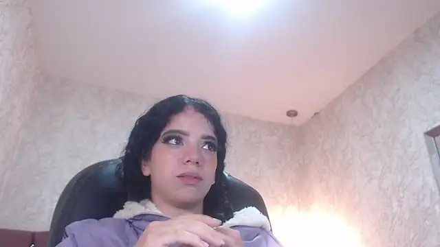 EmmaCowperr online show from 01/14/25, 10:38