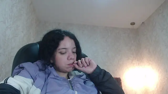 EmmaCowperr online show from 01/16/25, 06:37