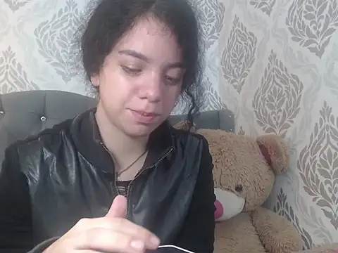 EmmaCowperr online show from 03/18/25, 11:52