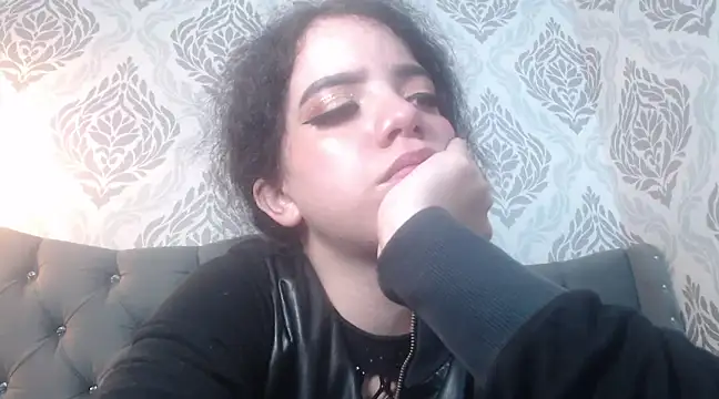 EmmaCowperr online show from 03/18/25, 06:37