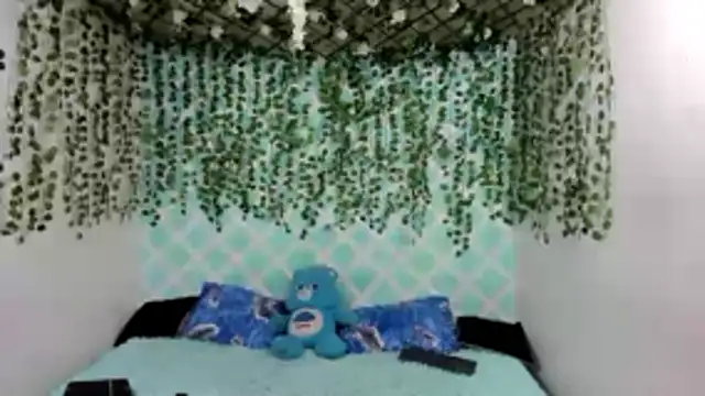 oliverhot2005 online show from 12/02/25, 03:51