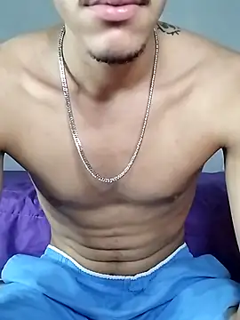 Snapshot of MicaelRian69 chatting on 03/07/25, 12:04 MicaelRian69 online show from 03/07/25, 12:04