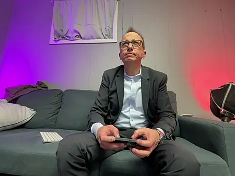 mouser21212 online show from 01/31/25, 07:39