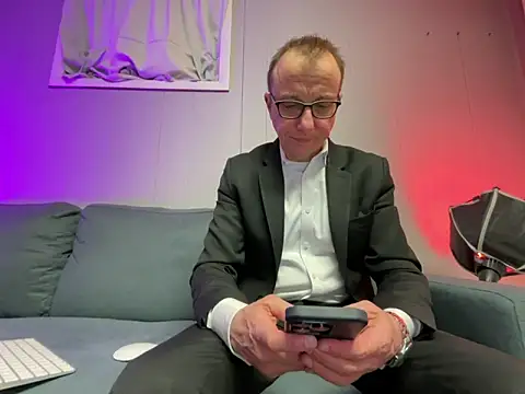 mouser21212 online show from 02/15/25, 07:38