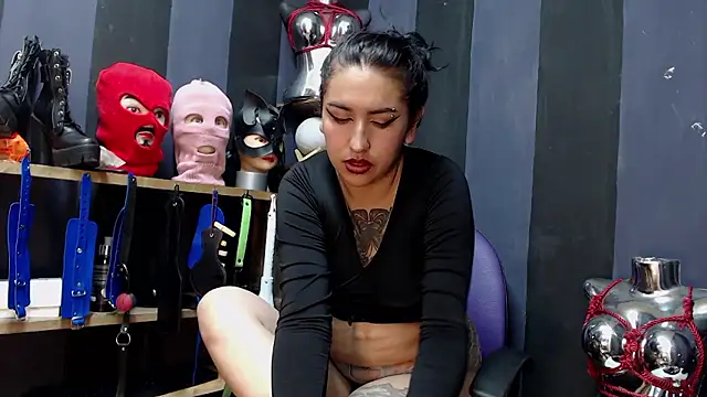 LucyStrike  online show from 12/04/24, 04:10