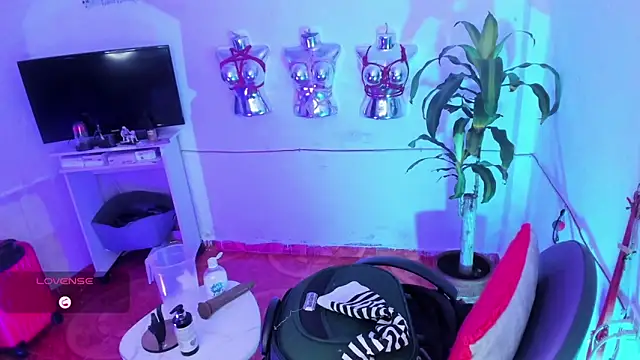 Snapshot of LucyStrike_ chatting on 05/30/26, 02:30 LucyStrike online show from 05/30/26, 02:30