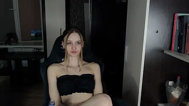 Snapshot of _Sansa_stark_ chatting on 02/28/25, 01:47 Sansa stark online show from 02/28/25, 01:47