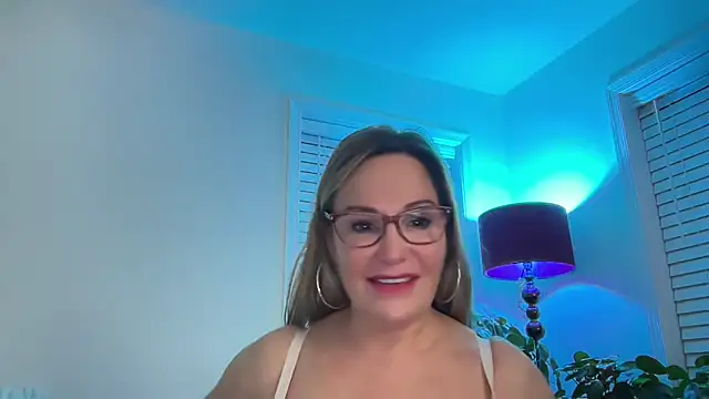 Snapshot of Milf_Goddess chatting on 12/21/25, 09:27 Milf Goddess online show from 12/21/25, 09:27