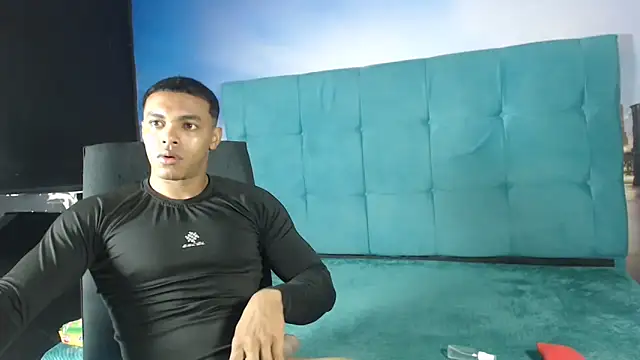 Snapshot of SexyBigCock01 chatting on 11/04/25, 12:59 SexyBigCock01 online show from 11/04/25, 12:59