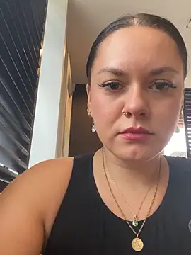 Luccreccia  online show from 09/20/25, 09:21