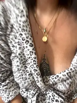 Luccreccia  online show from 10/18/25, 09:10