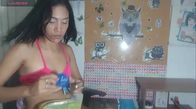 Snapshot of KamileLatinasexy chatting on 12/27/24, 04:15 KamileLatinasexy online show from 12/27/24, 04:15