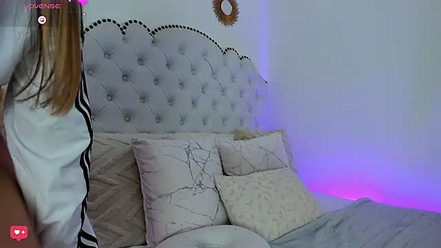 Snapshot of Ashleyjenner_ chatting on 03/17/25, 10:28 Ashleyjenner online show from 03/17/25, 10:28