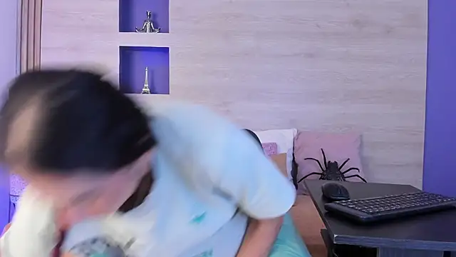 Snapshot of Dakotagloss chatting on 10/24/25, 10:06 Dakotagloss online show from 10/24/25, 10:06