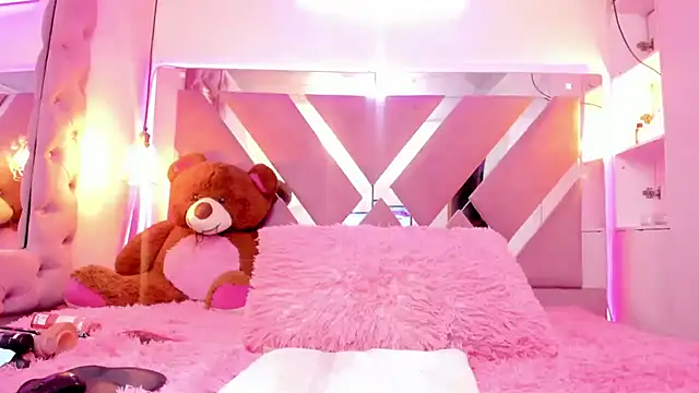 Snapshot of Scarlett-Bonnet chatting on 03/22/25, 07:15 Scarlett-Bonnet online show from 03/22/25, 07:15