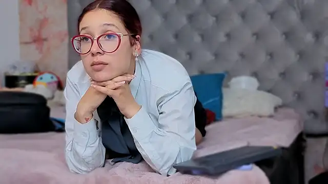 Snapshot of ValeryRossell chatting on 11/19/25, 07:36 ValeryRossell online show from 11/19/25, 07:36