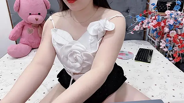 Snapshot of Funikio chatting on 06/12/26, 01:43 Funikio online show from 06/12/26, 01:43