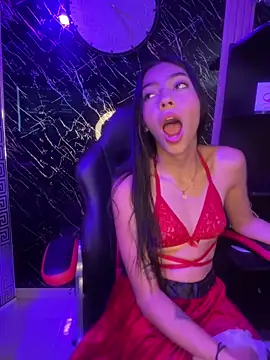 Snapshot of Ema_azel chatting on 12/13/24, 02:49 Ema azel online show from 12/13/24, 02:49