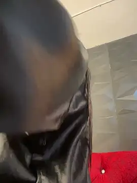 Snapshot of Ema_azel chatting on 12/20/24, 04:46 Ema azel online show from 12/20/24, 04:46