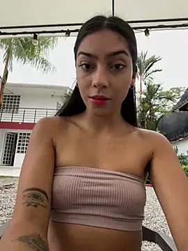 Snapshot of Ema_azel chatting on 09/18/25, 01:35 Ema azel online show from 09/18/25, 01:35