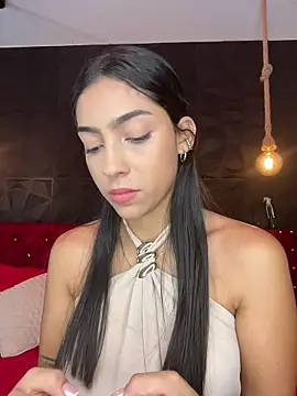 Snapshot of Ema_azel chatting on 10/18/25, 11:44 Ema azel online show from 10/18/25, 11:44