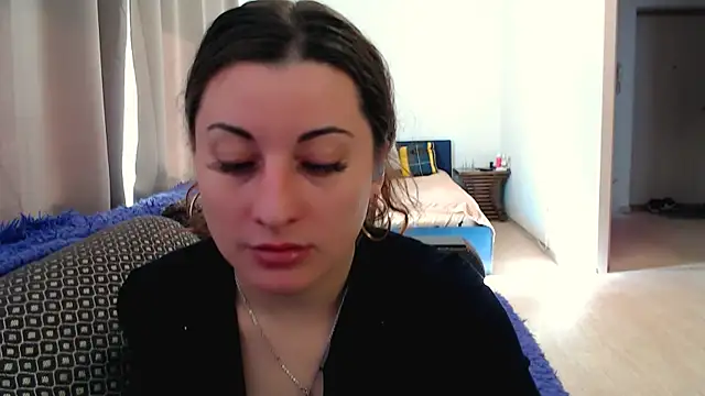 Helen Adams  online show from 05/12/26, 05:48