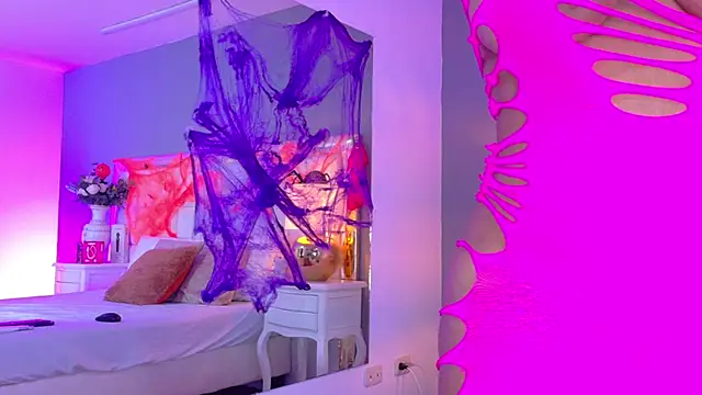 KateVenegas online show from 10/24/25, 08:16