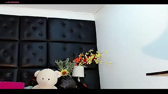 Snapshot of Daniela_Pink_ chatting on 06/17/26, 07:48 Daniela Pink online show from 06/17/26, 07:48