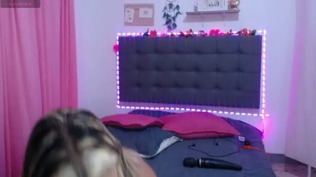 Snapshot of LenaDIaz chatting on 10/30/25, 10:21 LenaDIaz online show from 10/30/25, 10:21