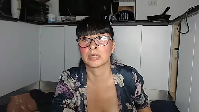 Snapshot of HellenLatin chatting on 05/19/26, 01:56 HellenLatin online show from 05/19/26, 01:56