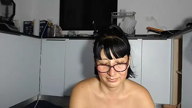 Snapshot of HellenLatin chatting on 07/04/26, 03:56 HellenLatin online show from 07/04/26, 03:56