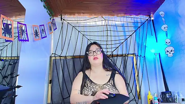 Snapshot of Zoe_Curvy chatting on 10/25/25, 12:34 Zoe Curvy online show from 10/25/25, 12:34