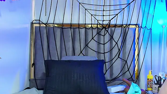 Snapshot of Zoe_Curvy chatting on 10/28/25, 12:19 Zoe Curvy online show from 10/28/25, 12:19