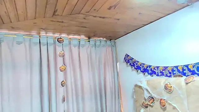 Snapshot of Zoe_Curvy chatting on 11/03/25, 12:39 Zoe Curvy online show from 11/03/25, 12:39