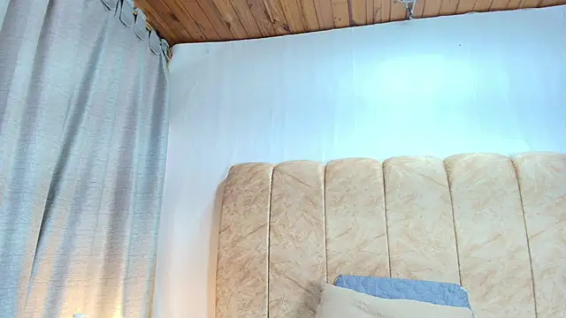 Snapshot of Zoe_Curvy chatting on 11/29/25, 12:52 Zoe Curvy online show from 11/29/25, 12:52