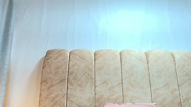 Snapshot of Zoe_Curvy chatting on 11/30/25, 12:31 Zoe Curvy online show from 11/30/25, 12:31