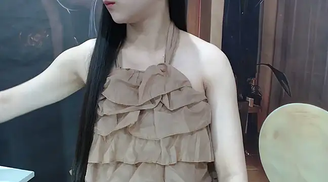 Snapshot of KaleAnisa chatting on 03/05/25, 04:34 KaleAnisa online show from 03/05/25, 04:34