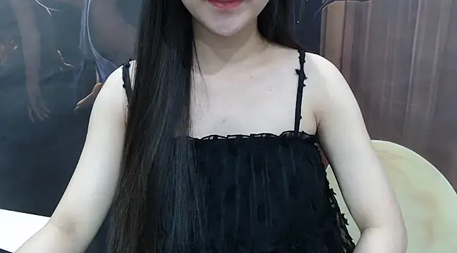 Snapshot of KaleAnisa chatting on 03/07/25, 10:56 KaleAnisa online show from 03/07/25, 10:56