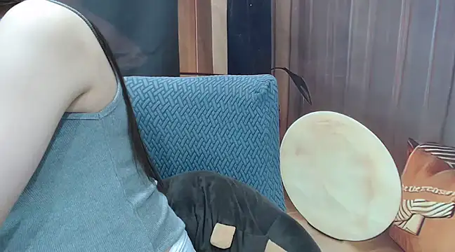 Snapshot of KaleAnisa chatting on 03/11/25, 10:40 KaleAnisa online show from 03/11/25, 10:40