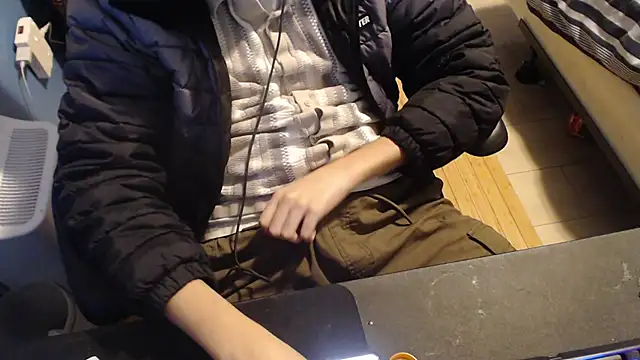 Snapshot of Carterdoesporn chatting on 03/02/25, 10:56 Carterdoesporn online show from 03/02/25, 10:56