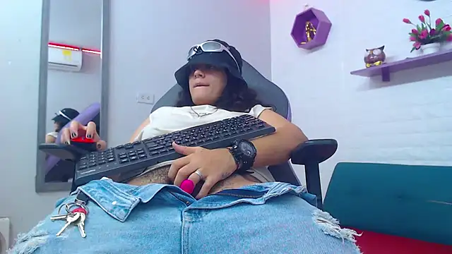 Snapshot of snowflake_xxx chatting on 02/07/25, 01:15 snowflake xxx online show from 02/07/25, 01:15