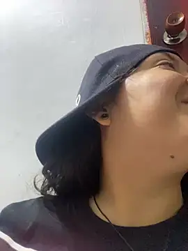 Snapshot of snowflake_xxx chatting on 02/22/25, 04:51 snowflake xxx online show from 02/22/25, 04:51