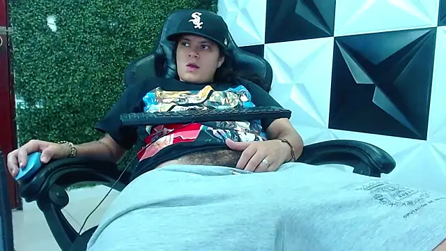 Snapshot of snowflake_xxx chatting on 02/25/25, 07:36 snowflake xxx online show from 02/25/25, 07:36