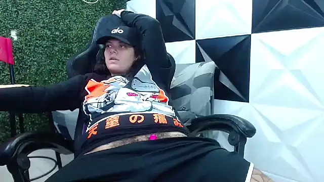 Snapshot of snowflake_xxx chatting on 03/17/25, 09:02 snowflake xxx online show from 03/17/25, 09:02