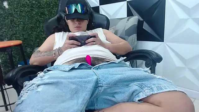 Snapshot of snowflake_xxx chatting on 03/18/25, 10:15 snowflake xxx online show from 03/18/25, 10:15