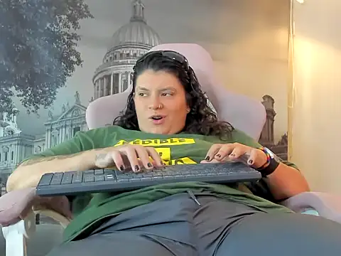 Snapshot of snowflake_xxx chatting on 09/25/25, 03:21 snowflake xxx online show from 09/25/25, 03:21