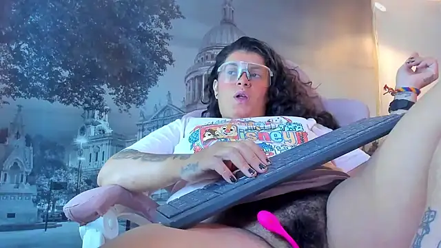 Snapshot of snowflake_xxx chatting on 09/26/25, 03:32 snowflake xxx online show from 09/26/25, 03:32